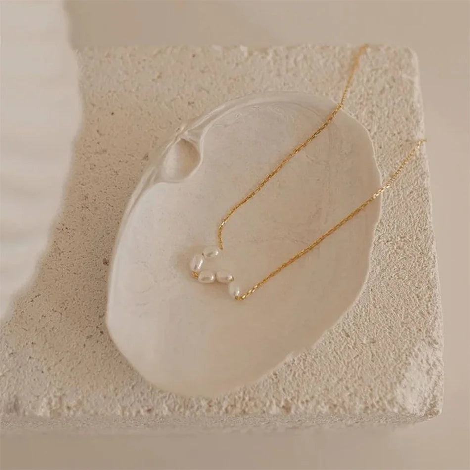 שרשרת דקה ויוקרתית עם פנינים - Pearl Elegance